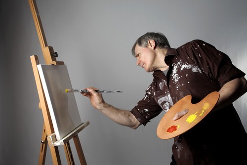 Renovating your spare bedroom into a painting studio